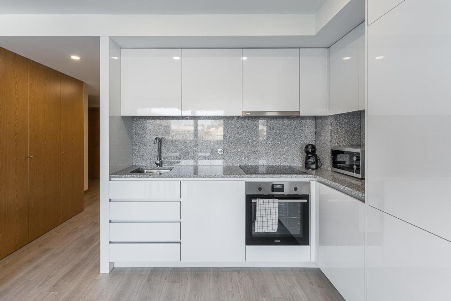 Guestready - Sleek Monochromatic In Bonfim Apartment Порто Екстериор снимка